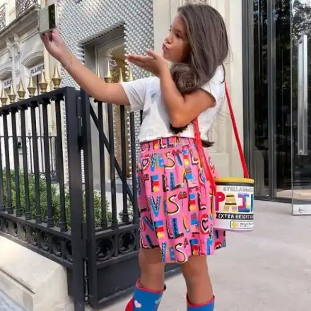 Позлатиха малката НиЛо (Никол Божинова с чанта за 200 лв., ботуши за 500 лв. и пола за 150 лв.)