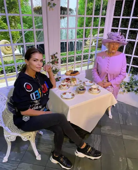 Преслава на чай с Кралицата (Фото)