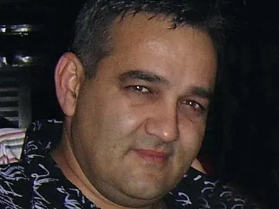 Радо Шишарката се ваксинира с шопска салата срещу коронавирус! (Подсилва я с ракия)