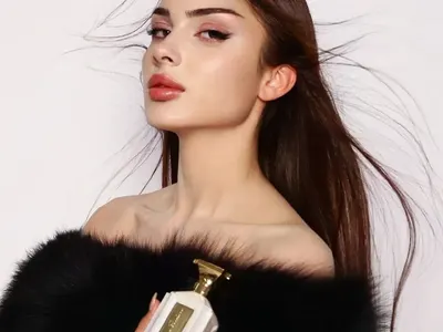 С аромат на звезди! Анджелина Джоли и Ема Уотсън рекламират парфюмите на Евгения Борисова! (СНИМКИ)