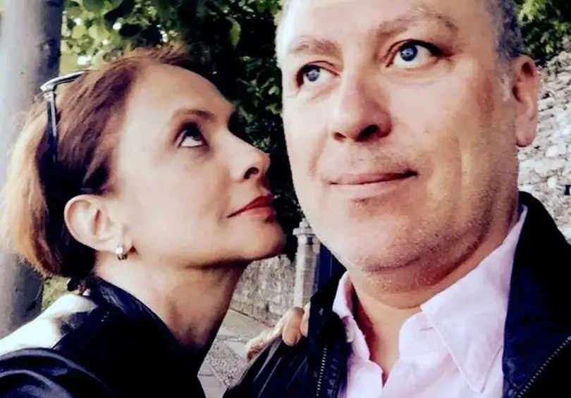 Съпрузите Нейнски се държат като влюбени ученици