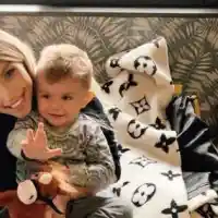 Синът на Джулиана Гани сам си мие зъбите