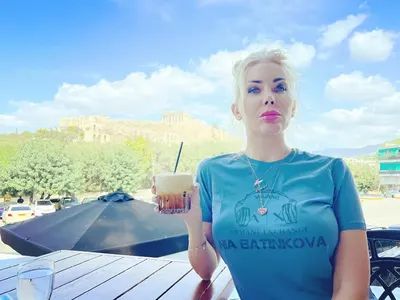 След последната корекция на носа: Антония Петрова се превърна в копие на Княгиня Калина (СНИМКИ)