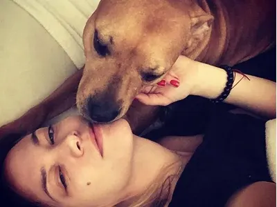 Снежана Макавеева чества 13 години любов с кучето