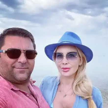 Тоца пак си коригира носа