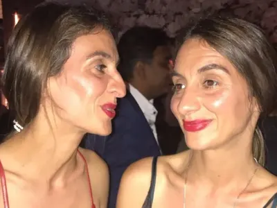 УЖАС: Две от тризначките като дъщери на Баба Яга