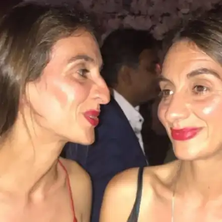 УЖАС: Две от тризначките като дъщери на Баба Яга