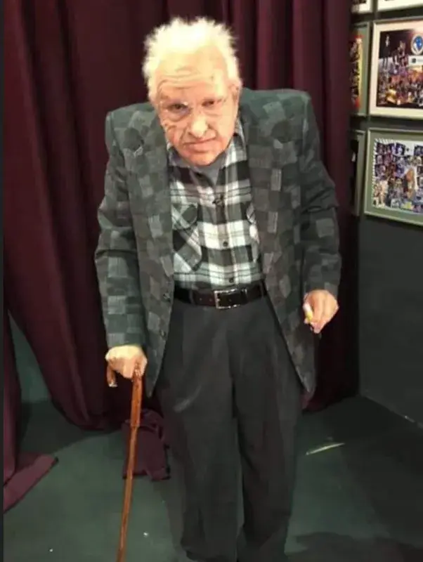 Зуека се пусна като остарял емигрант