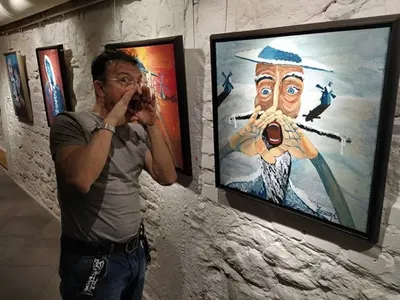 Зуека спечелил 200 бона от картините си