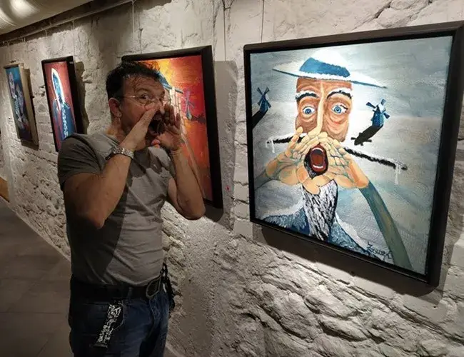 Зуека спечелил 200 бона от картините си