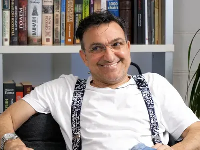 Зуека започва живота си наново във Валенсия! Актьорът напусна родината, след като Слави дойде на власт