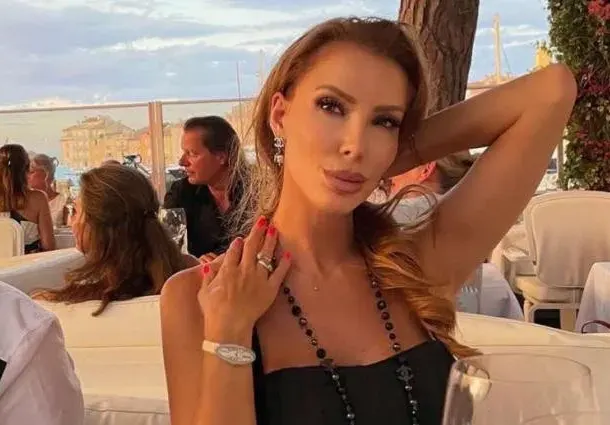 46-годишната Ирен Онтева разтуптява сърцата в Монте Карло! (Вижте я)