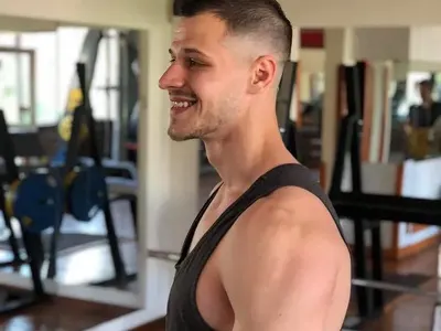 Асистентка на Рачков – оперна певица с гадже нацепен барман(Снимки)