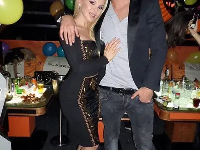 Благо на ДесиСлава гледа лошо! На кого е ядосан боксьорът? (Папарашки снимки)