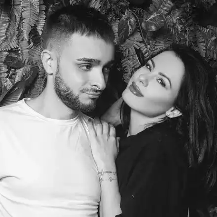 Цвети изтри всички снимки с Криско (Разделени ли са?)