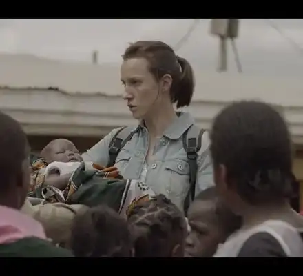 Дария Симеонова дарява децата (Снимки)