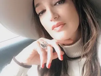 Деси Тенекеджиева се гаври със силиконките