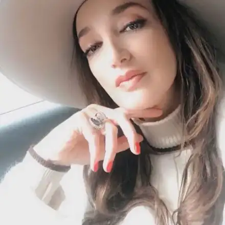 Деси Тенекеджиева се гаври със силиконките