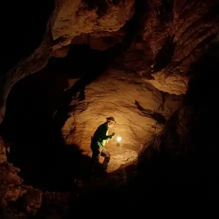 ДВЕ ФОТО ИЗЛОЖБИ ПОДГРЯВАТ ПРЕМИЕРАТА НА “ОТНОВО СЪМ ТУК” (Филмът за Боян Петров тръгва в кината от 3-ти декември)