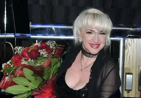 Екстра Нина: Всички трябва да спасим Сашка (Певицата се моли някой импресарио да организира концерт)