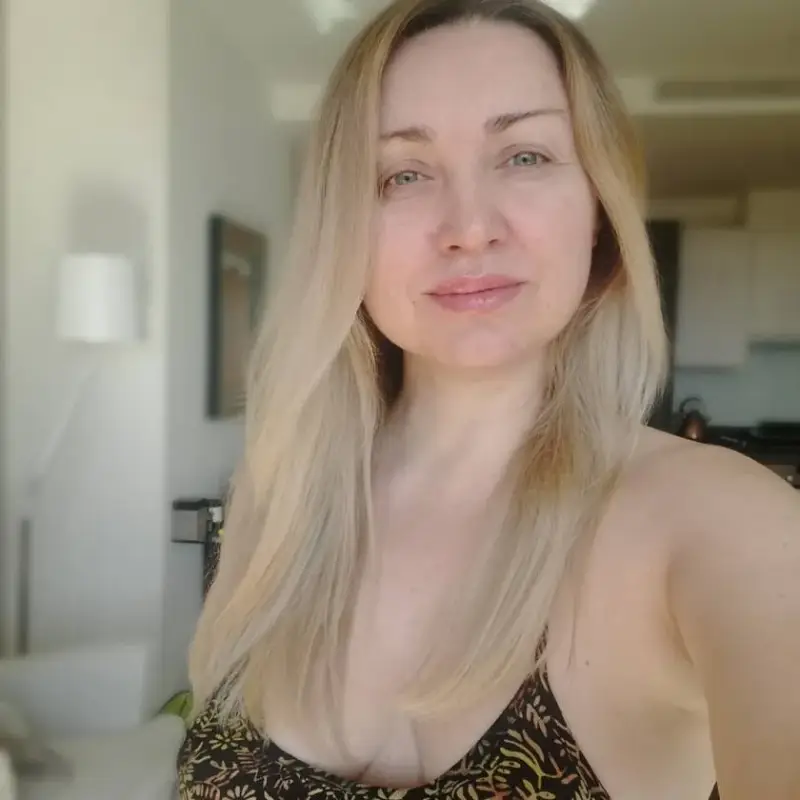 Галя от „Каризма”  ли е Гъбарко в  „Маскираният певец”?