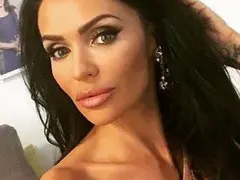 Гореща „коктейлка“ ще ни представи на „Мисис Свят“