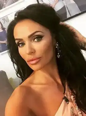 Гореща „коктейлка“ ще ни представи на „Мисис Свят“