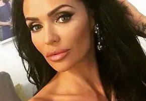 Гореща „коктейлка“ ще ни представи на „Мисис Свят“