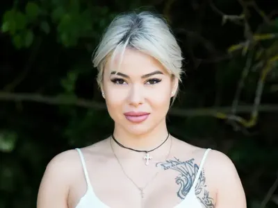 Горещата силиконка Бамби от „Игри на волята“ се похвали, че е на финал