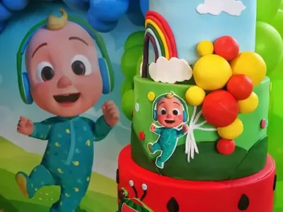 Гущерова с пищно парти за първи РД на сина си (Снимки)