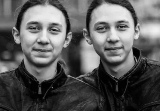 Хасан и Ибрахим свират на шейхове (Близнаците изумяват публиката на изложение в Дубай)