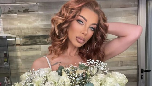И Емануела си клъцна носа в Турция