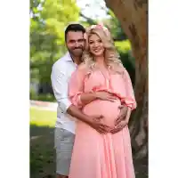 Йоанна Драгнева избира количка за бебето