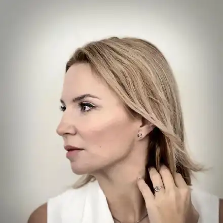 Ирина Тенчева се разходи из гробище