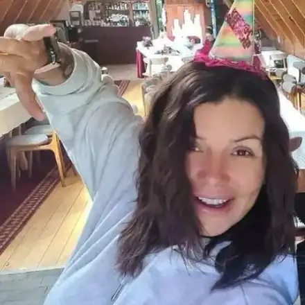 Кали празнува рождения си ден по анцуг и без грим (СНИМКИ)