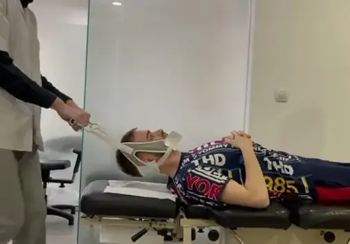 Криско пак си лекува гръбнака