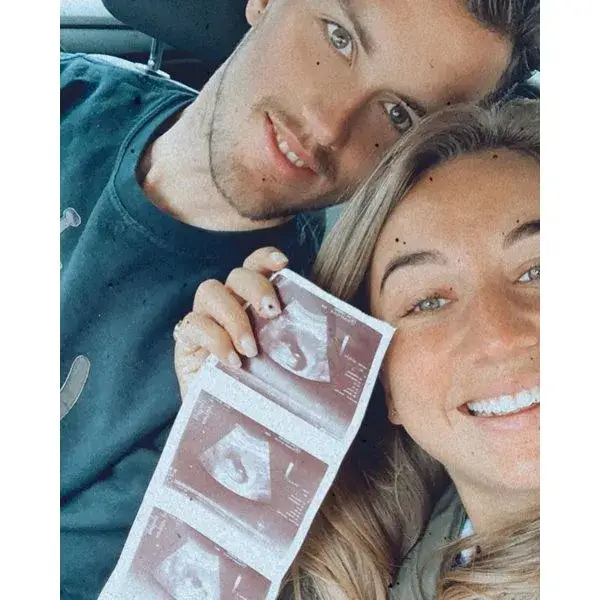 Ледена кралица чака бебе от „армеец“ (Томас Лам и Помелин се похвалиха, че чакат момче)