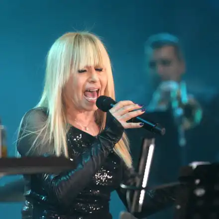 Лили се уреди с чепици за 2 бона на аванта