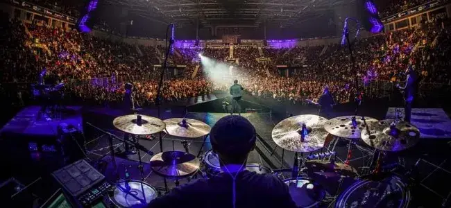 Любо Киров претъпка „Арена Армеец“ за мега концерт насред COVID пандемията