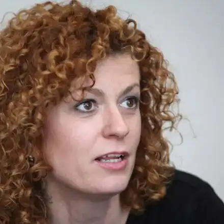 Люси Дяковска си бие бустерна доза