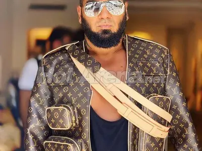 Манията на звездите: Азис с яке за 11 бона, Кеца пее с микрофон за 10 хиляди, Мария Бакалова с диаманти за 10 млн. долара и още…