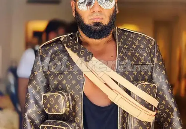 Манията на звездите: Азис с яке за 11 бона, Кеца пее с микрофон за 10 хиляди, Мария Бакалова с диаманти за 10 млн. долара и още…