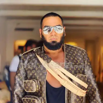 Манията на звездите: Азис с яке за 11 бона, Кеца пее с микрофон за 10 хиляди, Мария Бакалова с диаманти за 10 млн. долара и още…