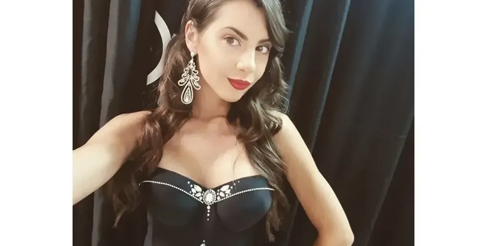 Мис Планета чака първа рожба