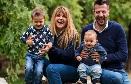 Мъжът на Петя Дикова  ходи на работата с бебето