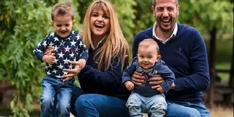 Мъжът на Петя Дикова  ходи на работата с бебето