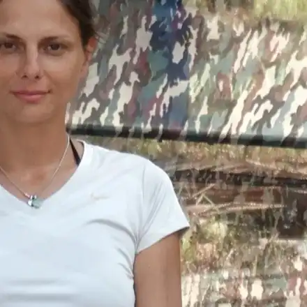 Наглост: Жената на Милошев пере в бус лента