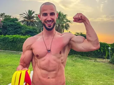 Наум Шопов подлуди  с претенции „Ергенът“ (Замъкна цялата рода да почива на аванта)