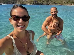 Наум Шопов релаксира в Турция! Актьорът съчетава полезното с приятното