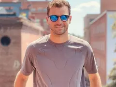 Непоправим романтик! Григор Димитров пълни хотелските стаи с червени рози!